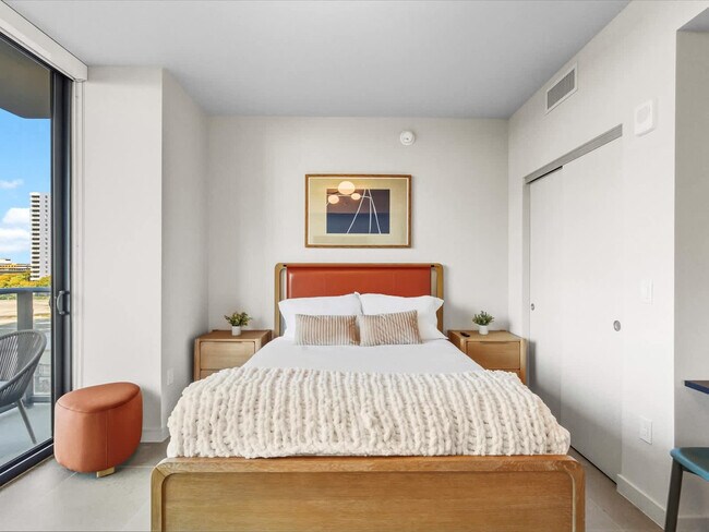 Building Photo - 11 NE 6th St