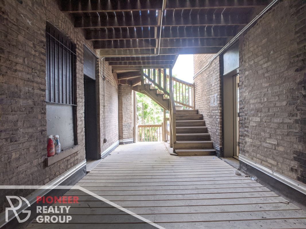 Building Photo - 3409 W Fullerton Ave