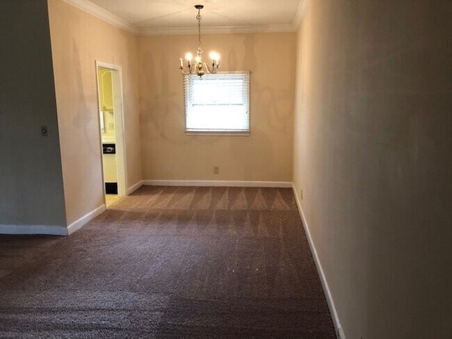 Building Photo - Nice 2BR/1.5BA Condo with golf course view!!