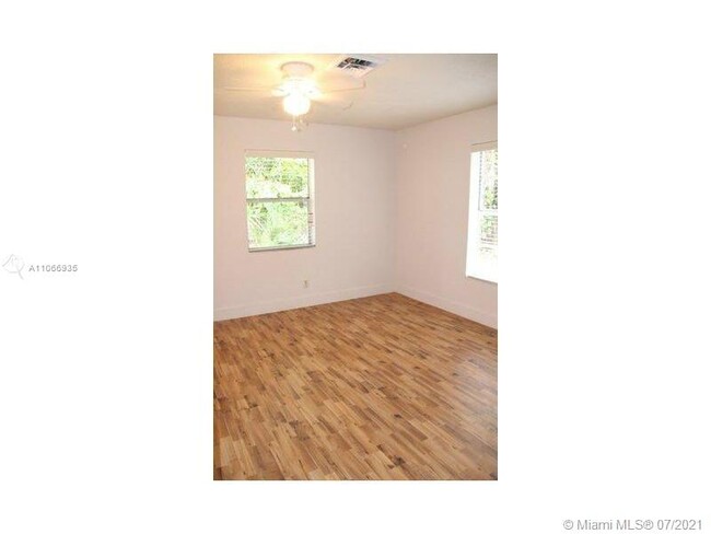 Building Photo - 1406 Arpeika St