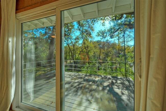 Building Photo - 1709 Mariposa Dr