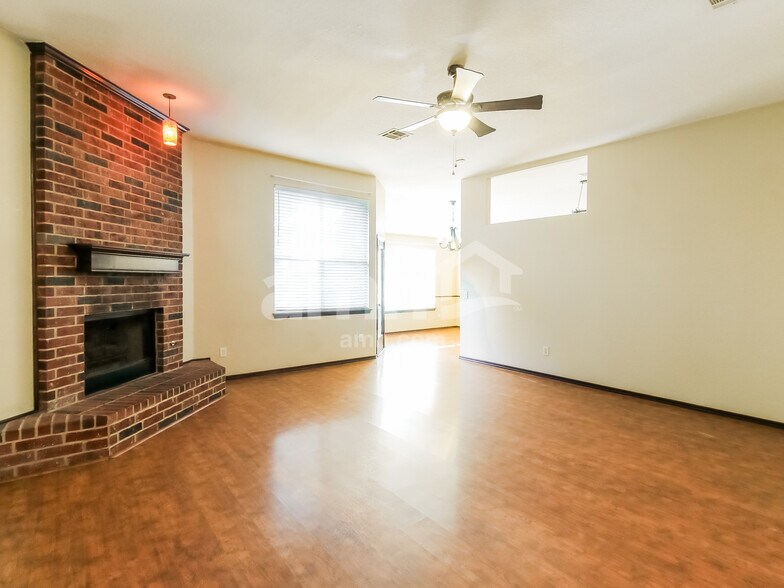 Building Photo - 16237 Everglade Ln