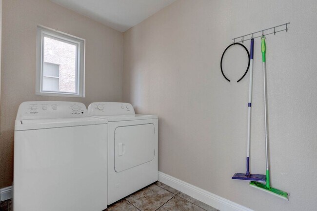 Building Photo - 26 Fantasia Ln