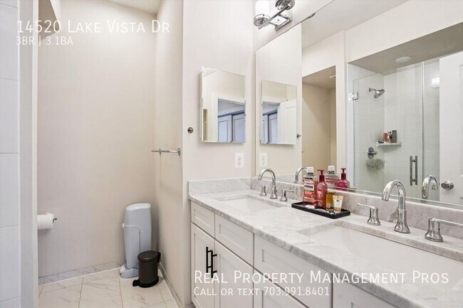 Building Photo - 14520 Lake Vista Dr