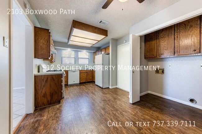 Building Photo - 2103 Boxwood Path