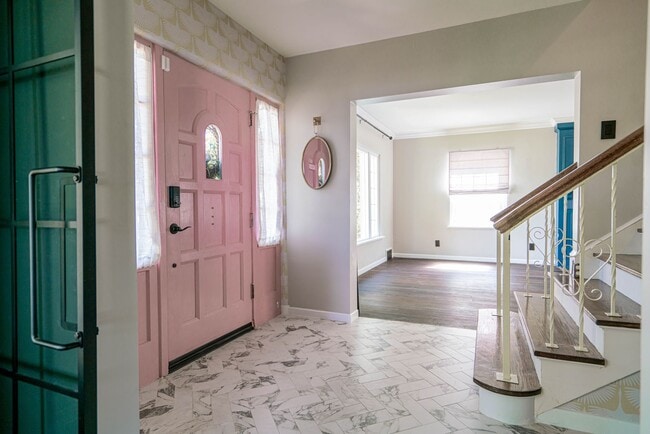 Building Photo - Charming 4 Bed, 2/5 Bath East Bench House
