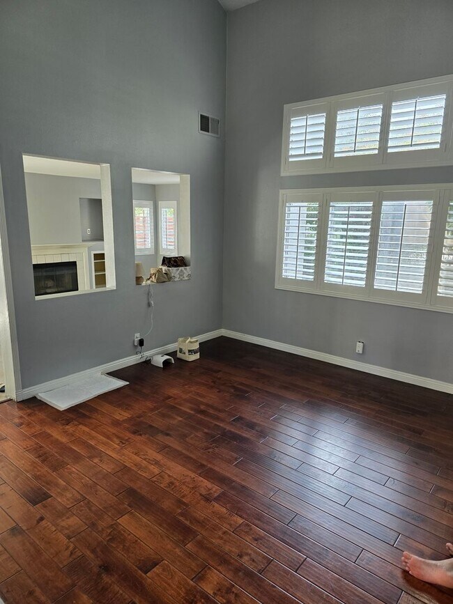 Building Photo - Beautiful Home in Corona for Lease