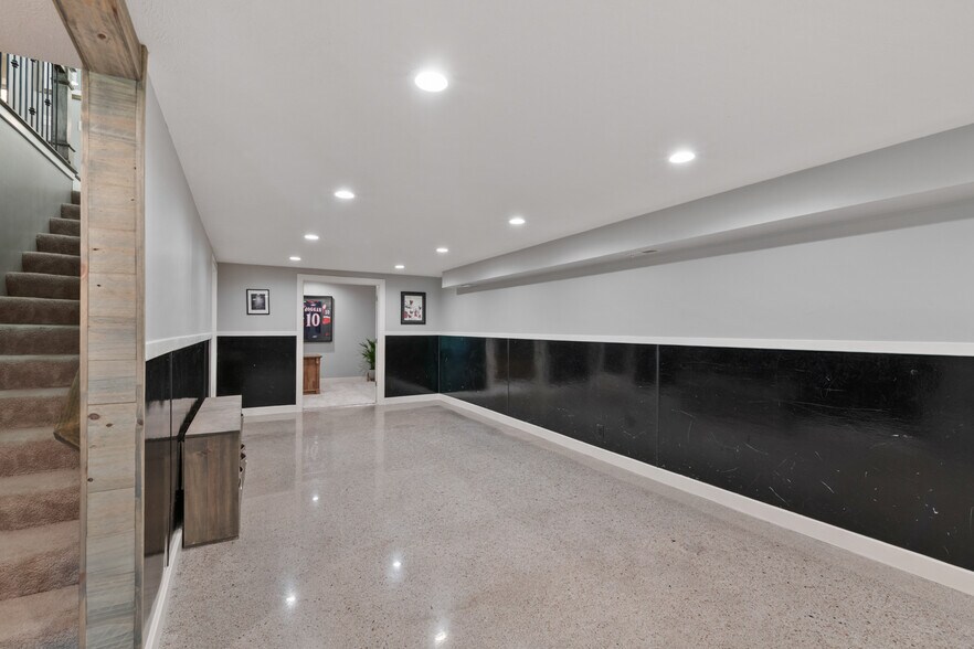 Building Photo - 4606 S 184th Plz