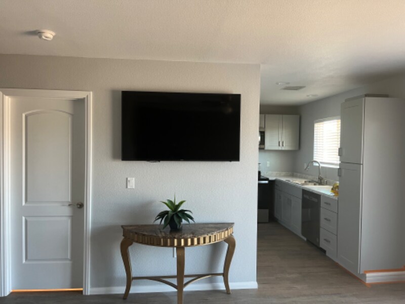 Building Photo - 12327 Farmington St