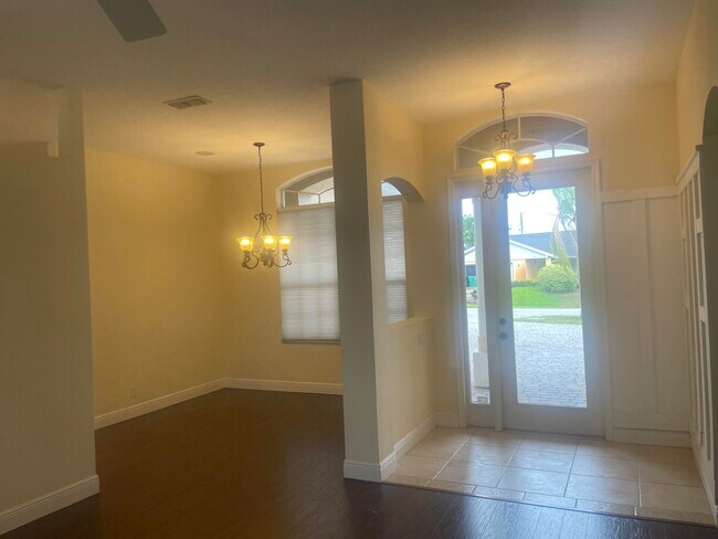 Building Photo - 2643 SW Harem Cir