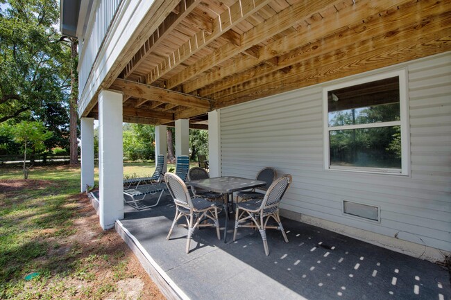 Building Photo - 5230 Soundside Dr