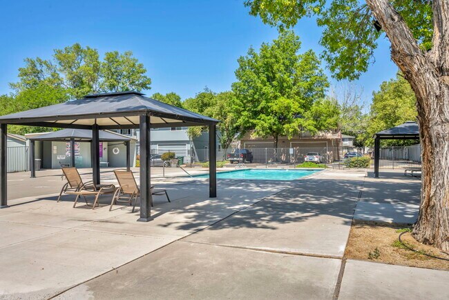 Building Photo - 612 Pine Meadows Dr