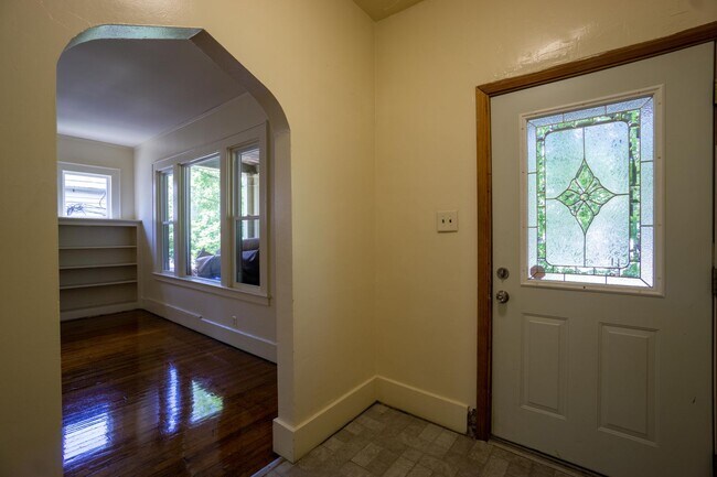 Building Photo - 716 Euclid Ave