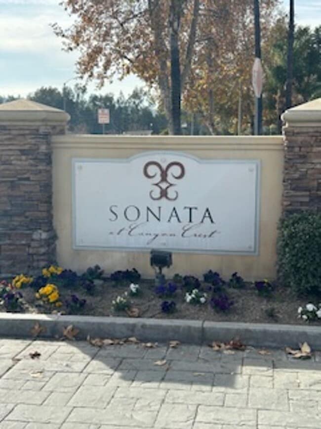 Building Photo - Beautiful 1 Bedroom Condo