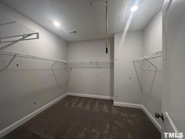 Building Photo - 365 Natsam Wds Wy