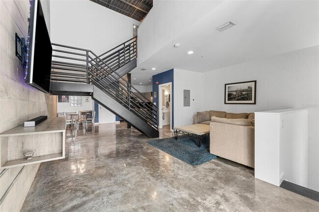 Building Photo - 5008 S MacDill Ave