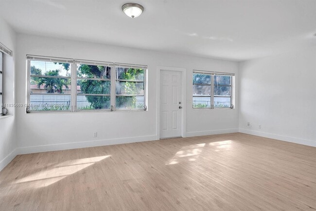 Building Photo - 1751 12th Ct N