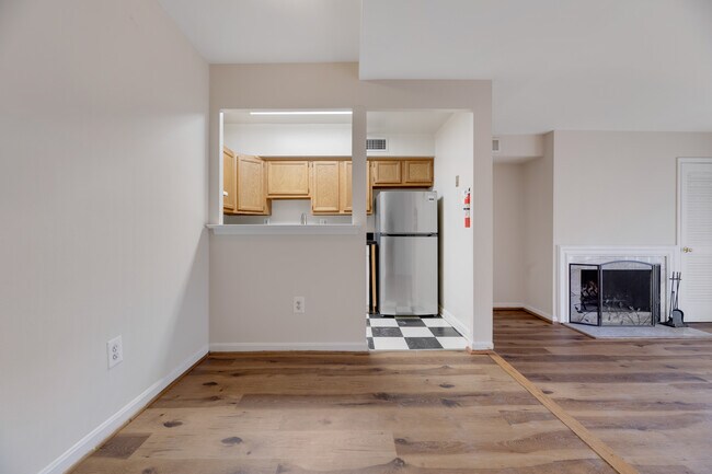 Building Photo - Charming Capitol Hill 1/1 apartment