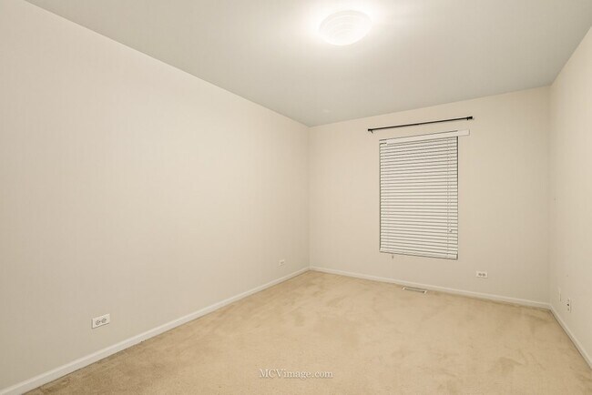 Building Photo - 1463 Yellowstone Dr