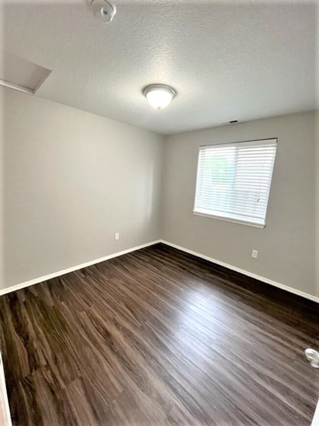 Building Photo - Beautiful 4BR/2BA Single-Level Home in Heart of McMinnville