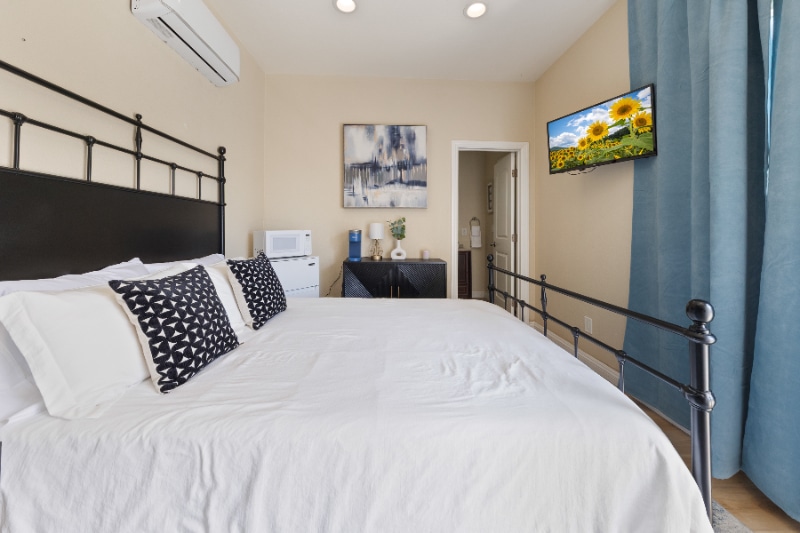 Building Photo - 2521 W California St