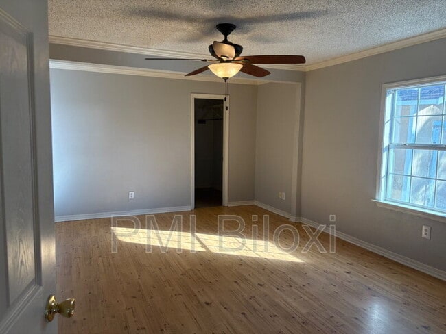 Building Photo - 1916 Hudson St