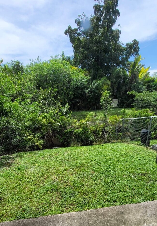 Building Photo - 3760 Riverside Dr