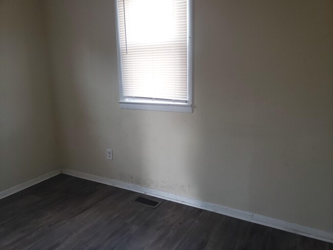 Building Photo - 632 Eva Cir