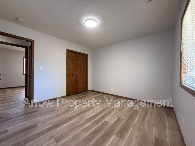 Building Photo - 535 Oak St