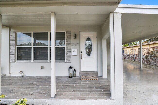 Building Photo - 3160 SW 20th Ct