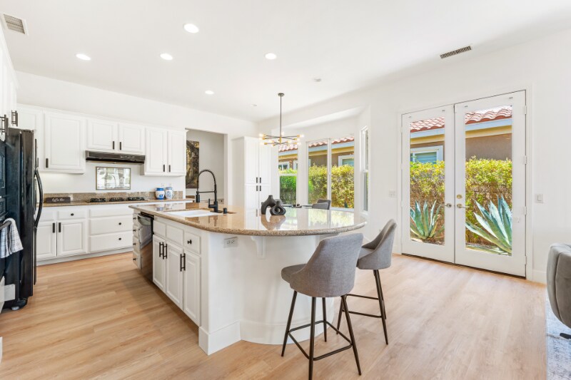 Building Photo - 65 Shoreline Dr