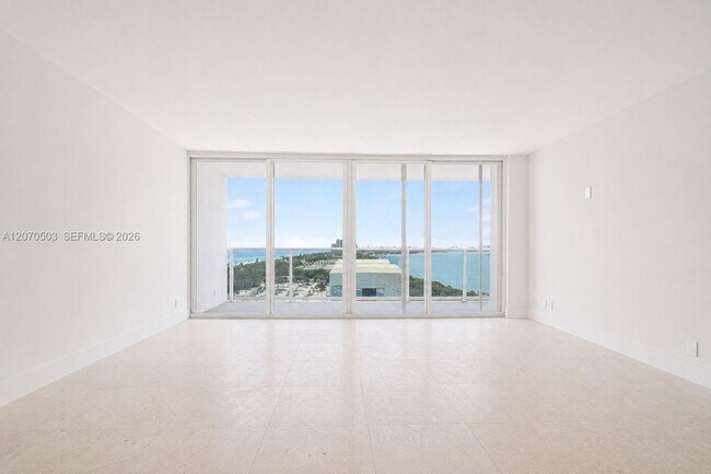 Building Photo - 100 Bayview Dr