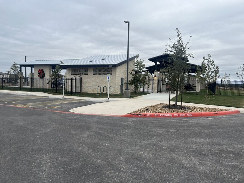 HOA Amenities - 6615 Morgan Path