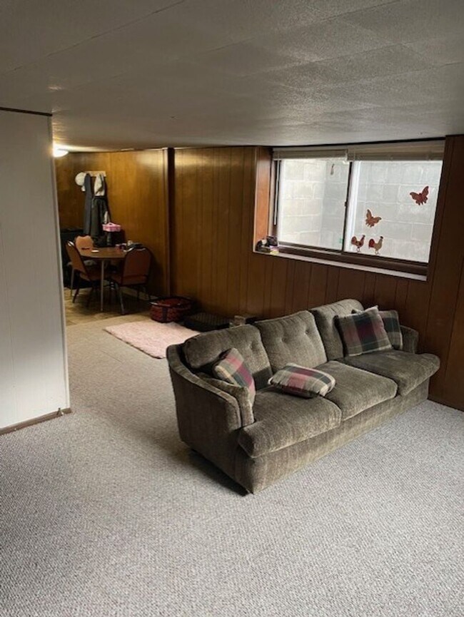 Building Photo - 922 Broadway St