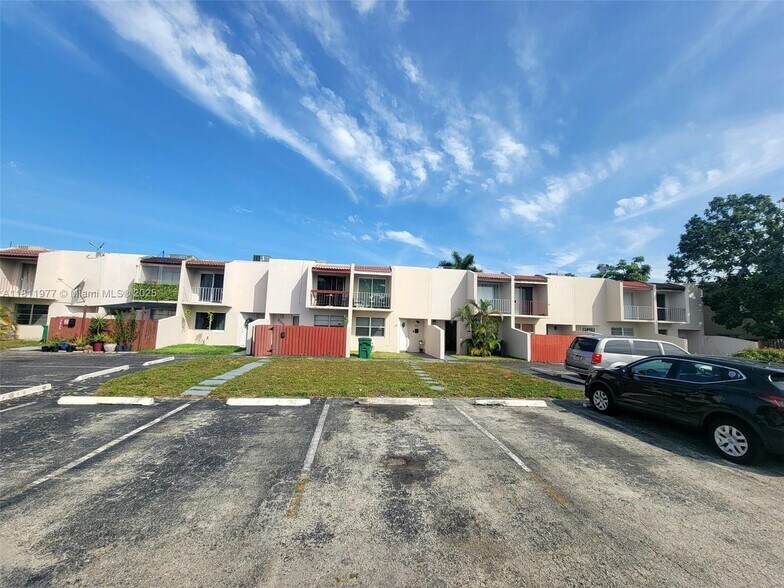 Building Photo - 5913 SW 36th Ct