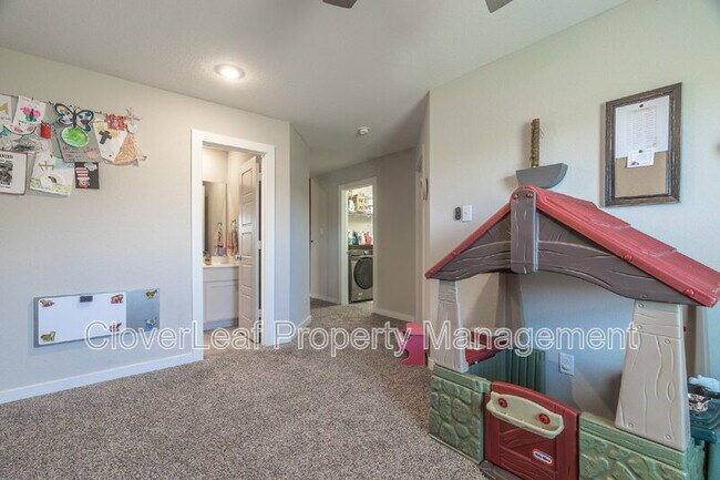 Building Photo - 804 Shrike Ln