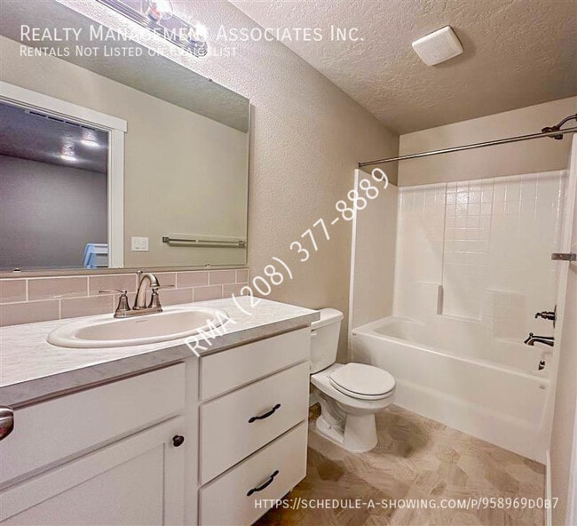 Building Photo - 412 N Traquair Ln