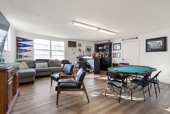 Building Photo - Updated Garland Home