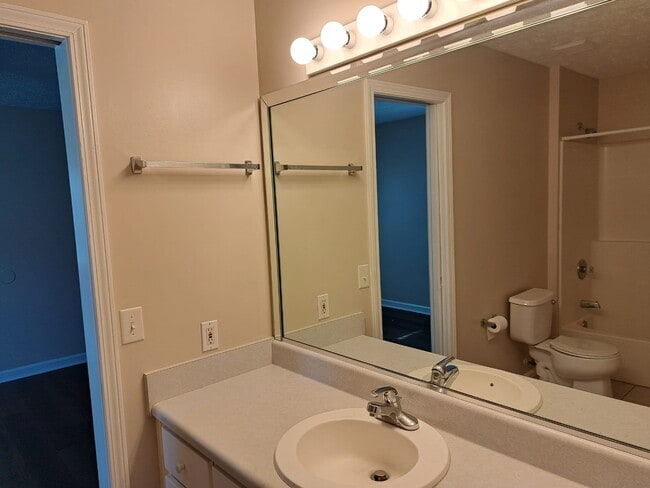 Building Photo - 5518 Beach Dr