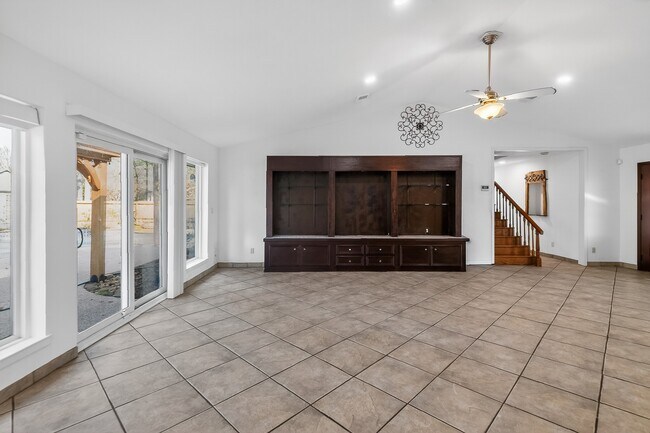 Building Photo - 127 Sagewood Dr