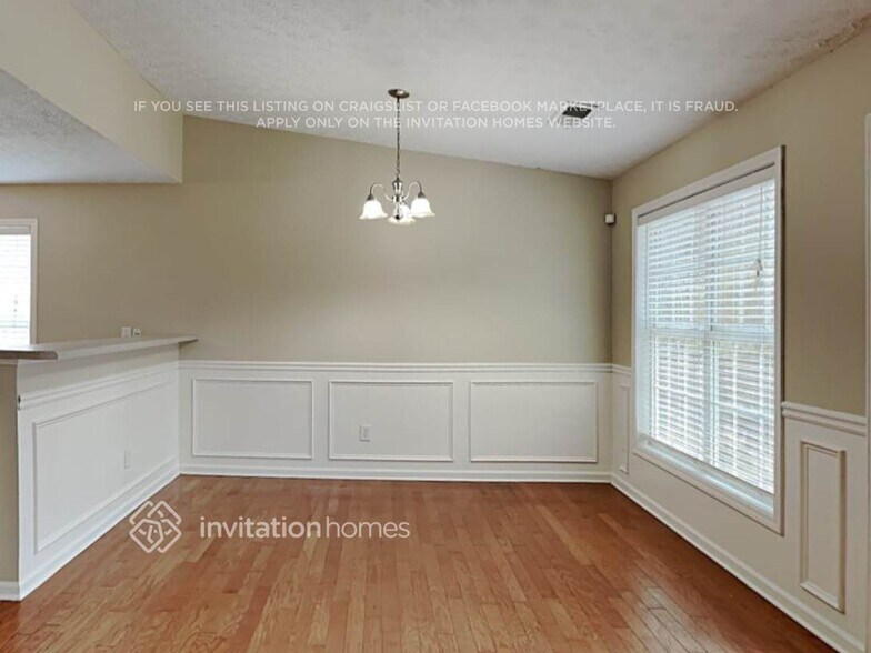 Building Photo - 141 N Square Ln
