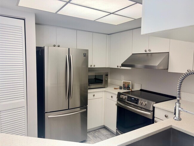 Building Photo - 2119 SE 10th Ave