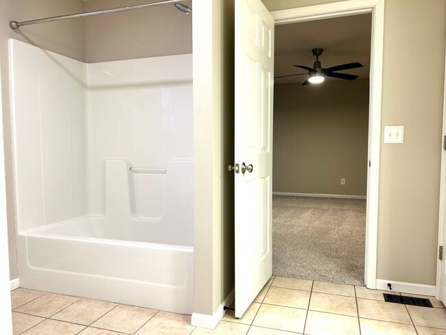 Building Photo - Charming 3-Bedroom Home with Modern Amenities and Elegant Finishes