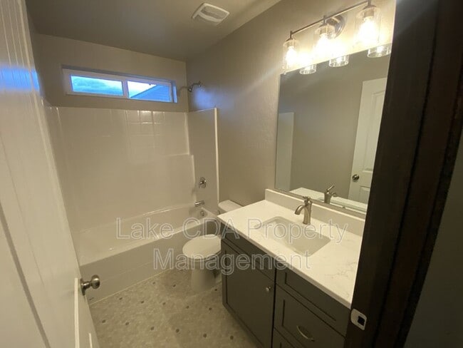 Building Photo - 12397 N Cavanaugh Dr