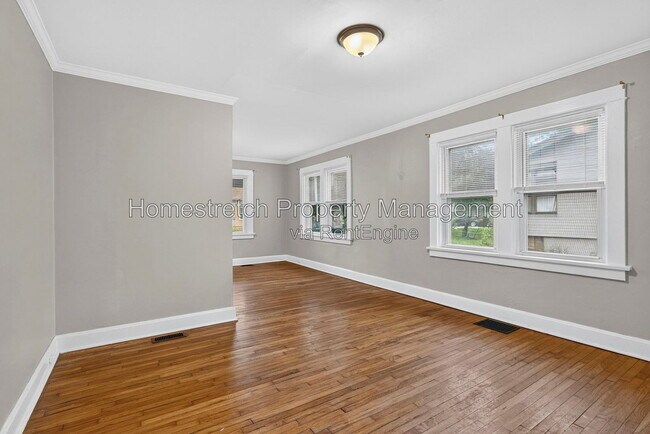 Building Photo - 9006 Baroda Ave
