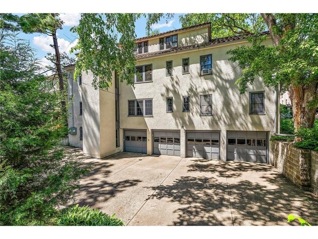 Building Photo - 1921 Humboldt Ave S