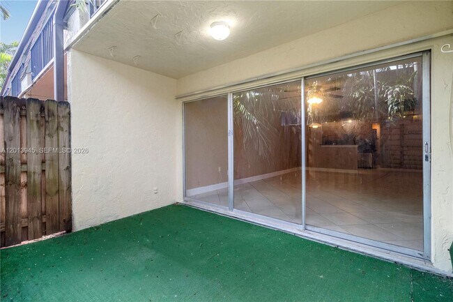 Building Photo - 15385 S Dixie Hwy