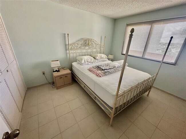 Building Photo - 6035 Sea Ranch Dr