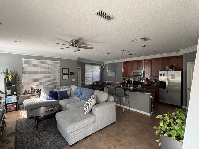 Building Photo - 496 Walnut Dr