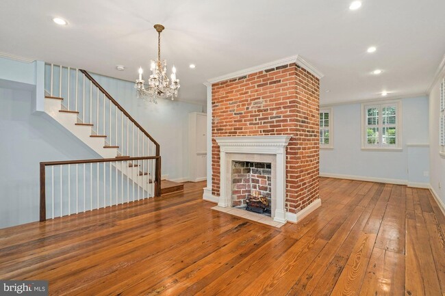 Building Photo - 1241 30th St NW